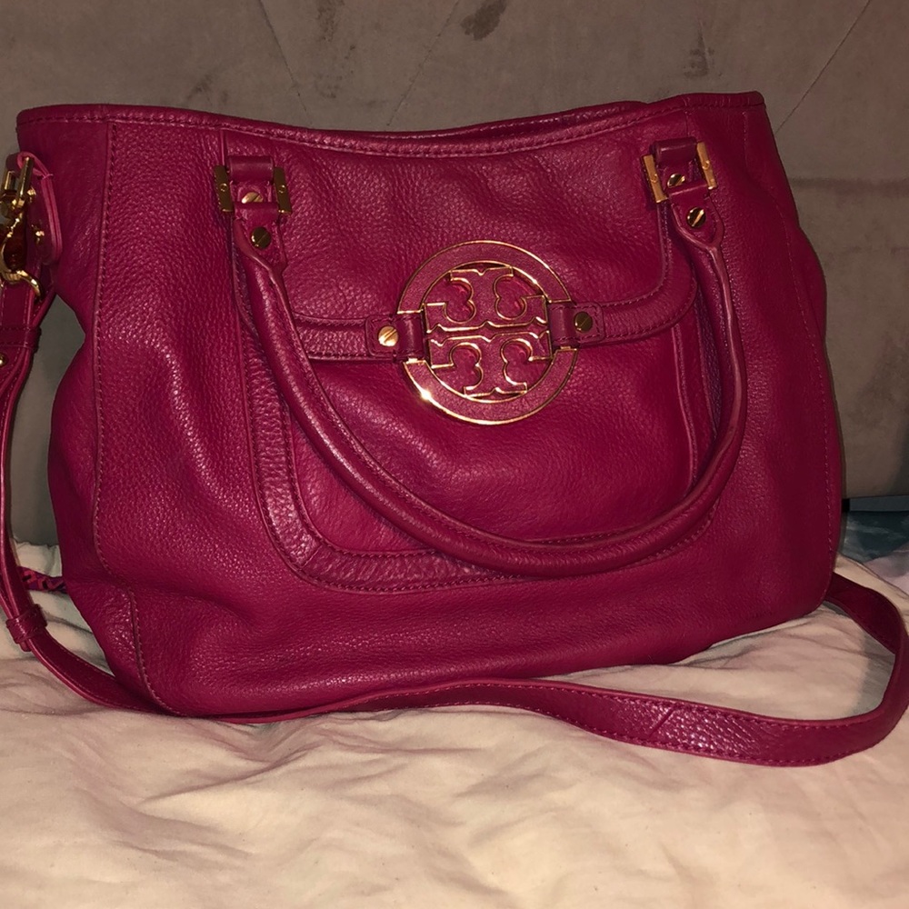 Tory Burch Purse in good condition and it’s huge!